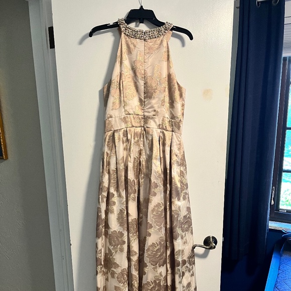 Gold Eliza J beaded halter jacquard ball gown size 10 - Picture 5 of 6